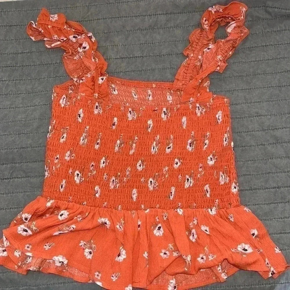 Ruffle strap, crop top - Picture 2 of 6